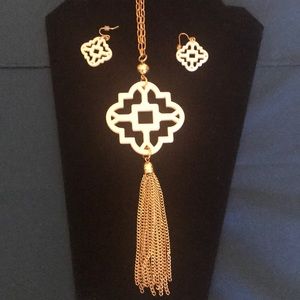 Cream Zenii necklace and earring set